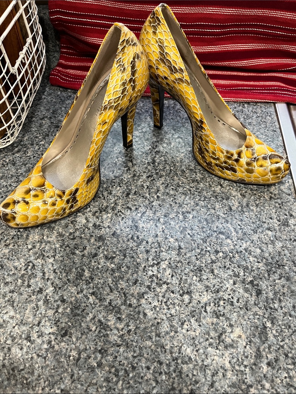 Gianni Bini Yellow Snake-Print Pointed Toe Pump - Picture 5 of 5